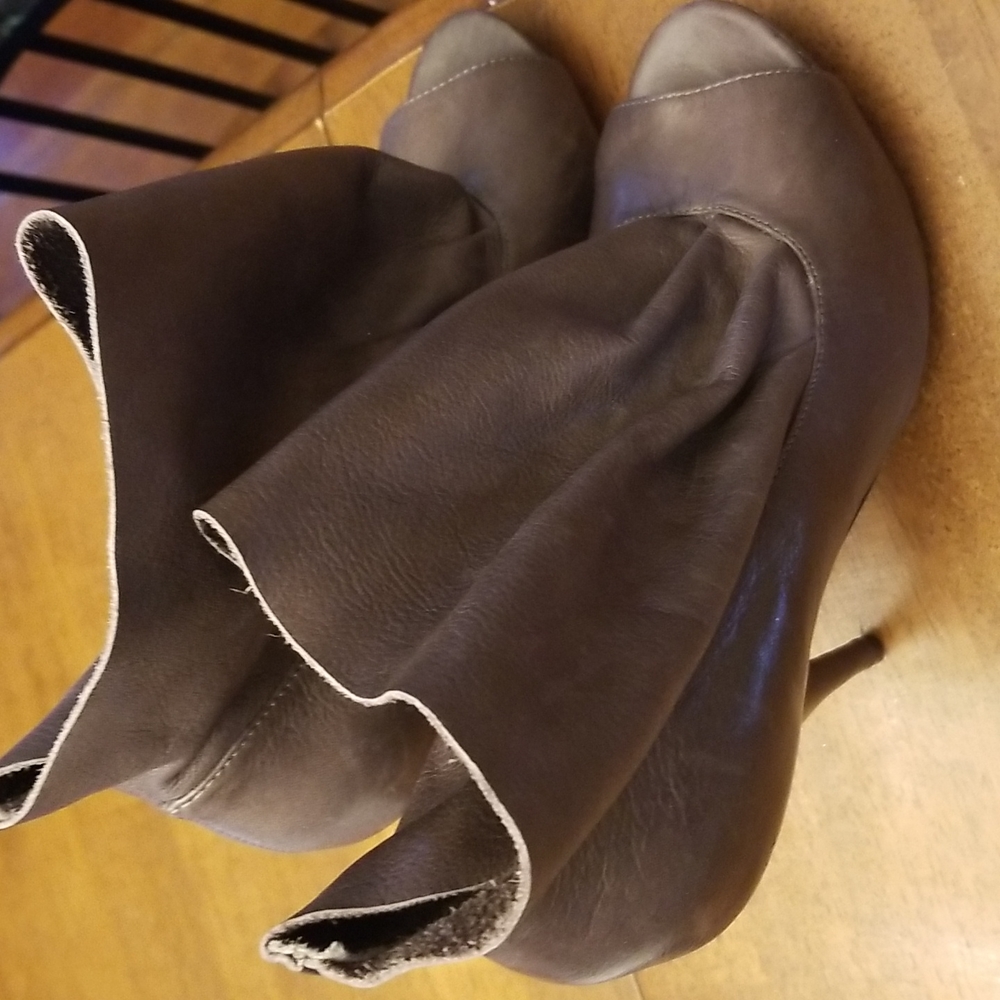 Dolce Vita taupe grayish peep toe heels size 8 - Picture 6 of 13
